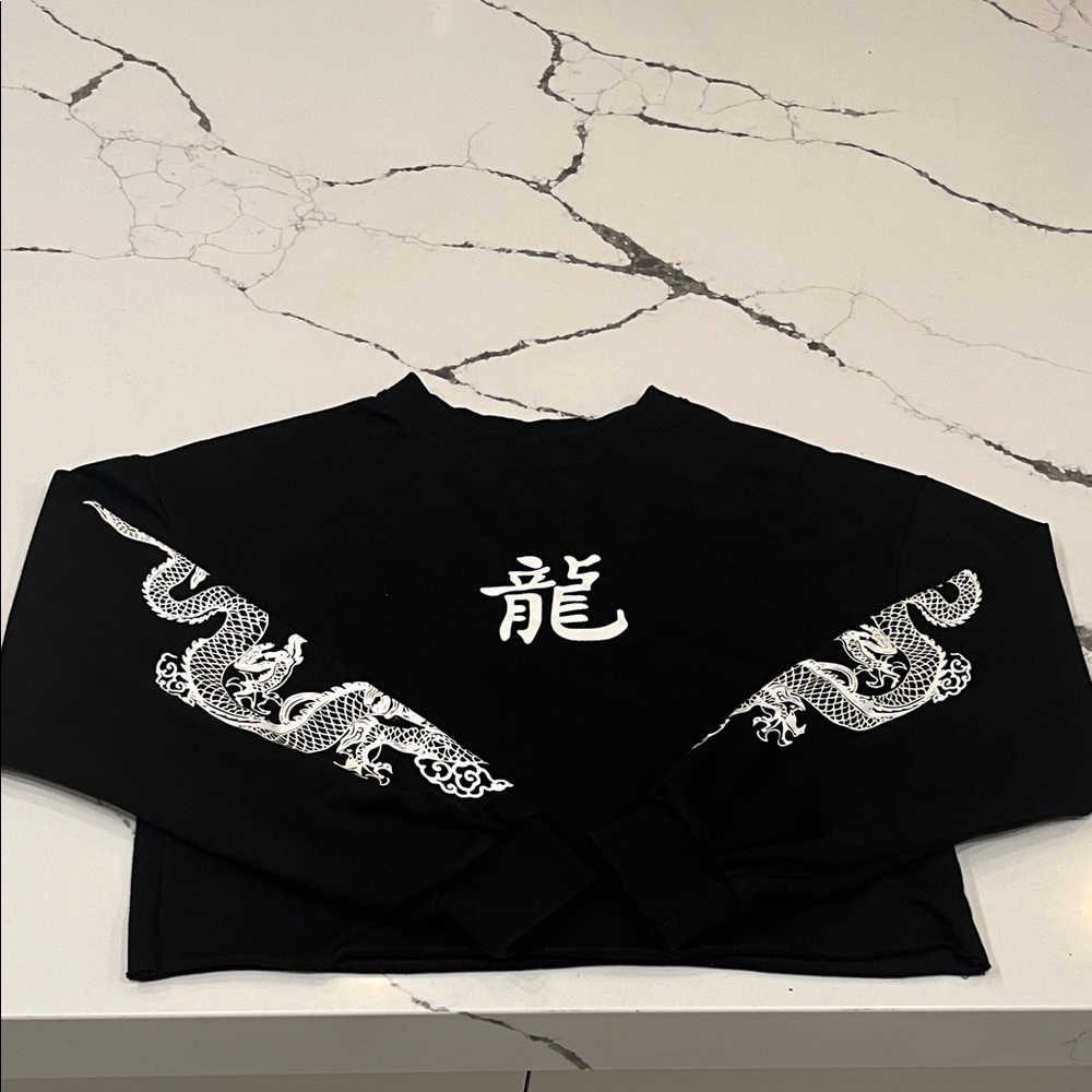 SHEIN Black Dragon Print Kids Croptop